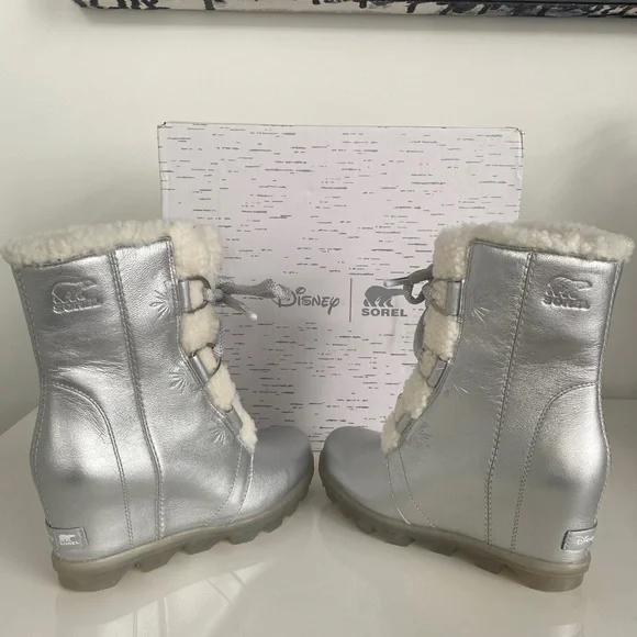 Sorel X Disney Joan of Arctic Wedge Boots Frozen ll Size Women’s 6.5 RARE - Picture 10 of 16